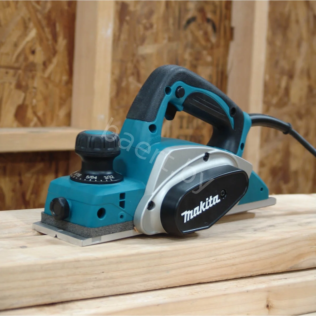 Рубанок электрический MAKITA KP 0800 в кор. (620 Вт, шир. до 82 мм, глуб. до 2.5 мм), KP080